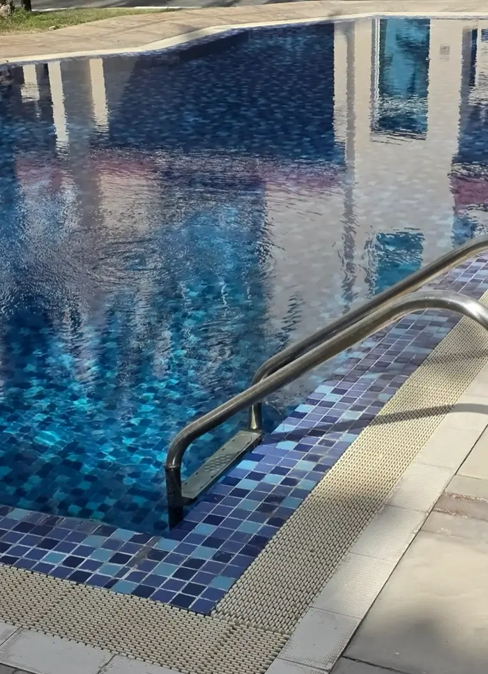 Swimming pool cleaning and maintenance service in Dubai – crystal clear pool water